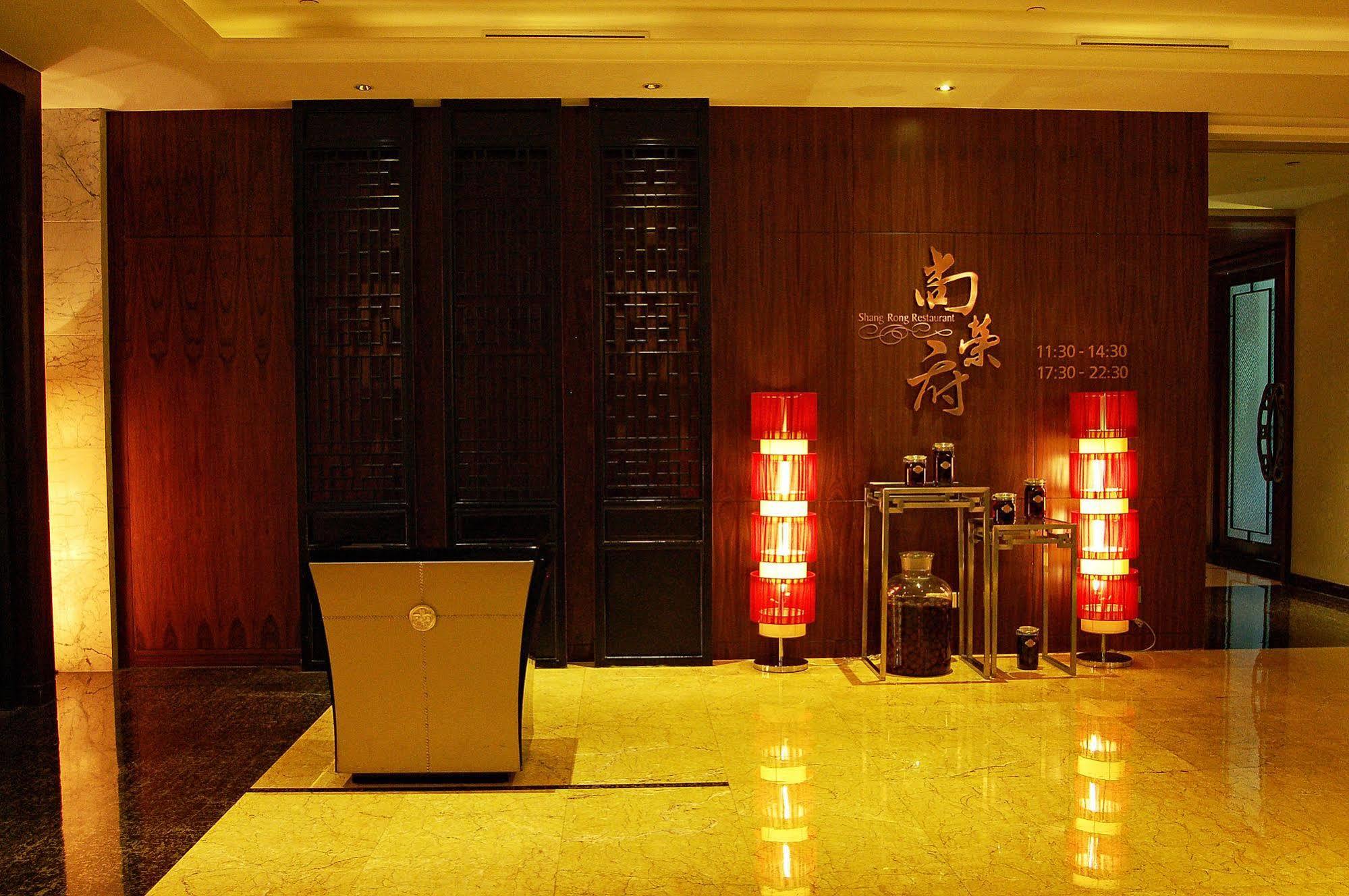 Wyndham Grand Plaza Royale Oriental Шанхай Екстериор снимка